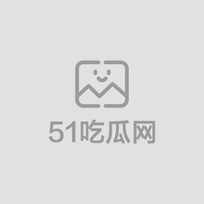 猥琐大爷被小伙挑唆偷窥女厕01